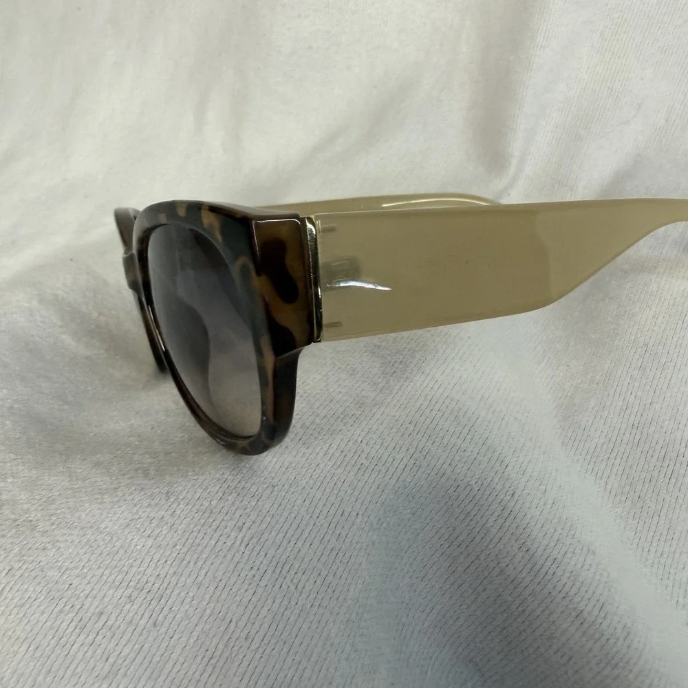 Foster Grant Tortoise Shell Fashion Sunglasses UV Protection Gradient Smoke Lens